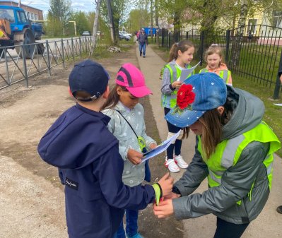 Автополицейские Боготола призывают пешеходов активнее использовать световозвращающие элементы